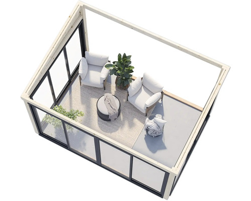 Moderne Gartenlounge mit Glasfronten, Sitzmöbeln und Pflanzen