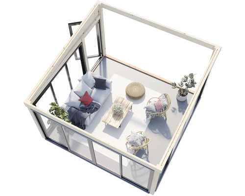 Innenraum eines Gartenhauses mit Sofa, Tisch und Stühlen