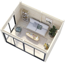 Innenraum eines Gartenhauses mit Sofa, Tisch, Stuhl und Regalen