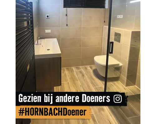 Badezimmer mit Waschtisch, Toilette und Heizkörper