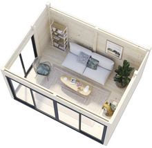 Innenansicht eines Gartenhauses mit Möbeln, Regalen, Pflanzen und großen Fenstern