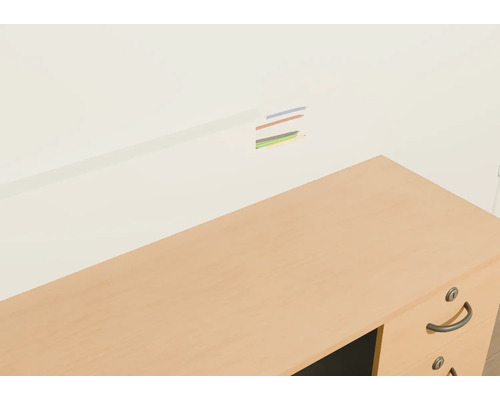 Schreibtisch mit Kabeldurchführung in der Wand