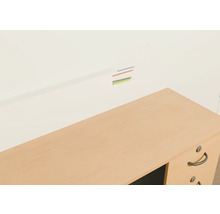 Schreibtisch mit Schubladen und Wanddurchführung für Kabel