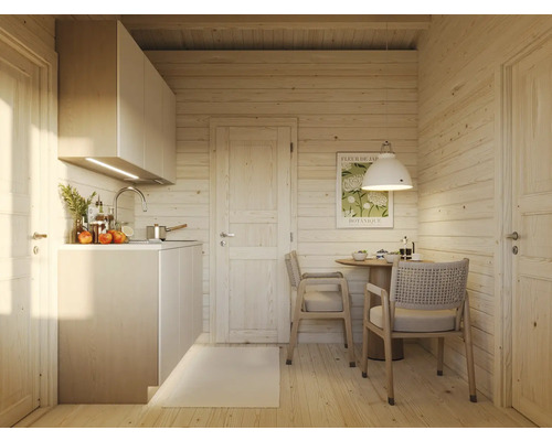 Helle Holzküche mit Esstisch und Stühlen