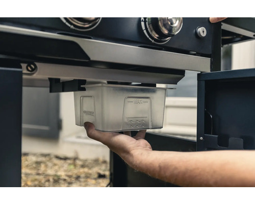 Auffangschale unter einem Grill.