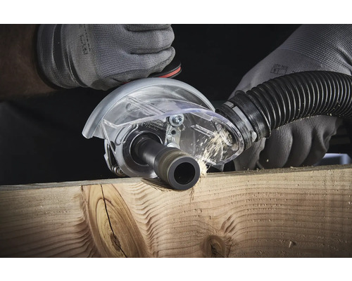 Nutfräser im Einsatz auf Holz mit Absaugvorrichtung