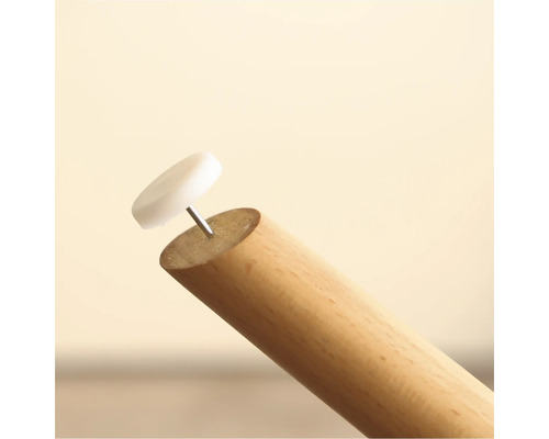 Stuhlbeingleiter mit Nagel auf Holzbein