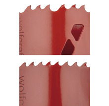 Detailaufnahme einer Lochsäge mit Zähnen und Aussparungen.