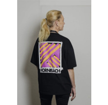 Schwarzes T-Shirt mit Hornbach Logo und Farbmuster auf der Rückseite
