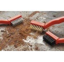 Drei Drahtbürsten mit Kunststoffgriff zum Entfernen von Rost