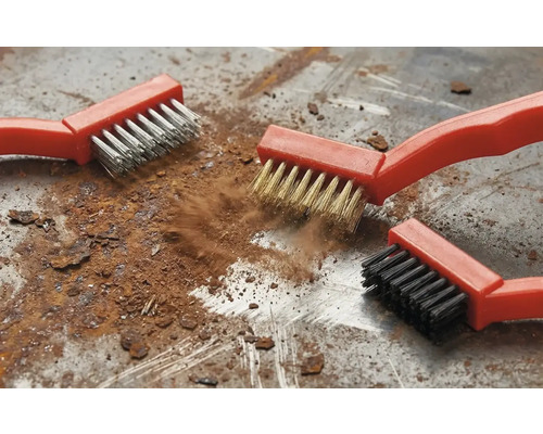 Drei Drahtbürsten mit Kunststoffgriff zum Entfernen von Rost