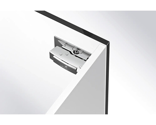 Detailansicht eines Duschkabinenbeschlags aus Metall