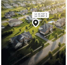 Luftaufnahme einer Wohngegend mit Häusern, Gärten und Strassen, markiert mit einer Ortsangabe.