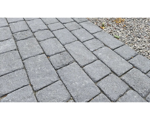 Verlegung von Pflastersteinen für den Außenbereich