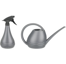 Pflanzensprüher und Gießkanne aus Kunststoff