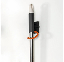 Mopp mit Halterung an der Wand