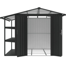 Offener Geräteschuppen mit Regalen und Doppeltür