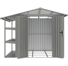 Geräteschuppen aus Metall mit Regalen und offenen Türen.