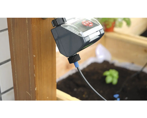 Bewässerungscomputer mit Schlauch und Wasserhahnanschluss zur Gartenbewässerung