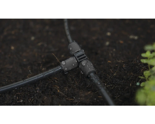 T-Stück für Bewässerungssystem im Gartenboden