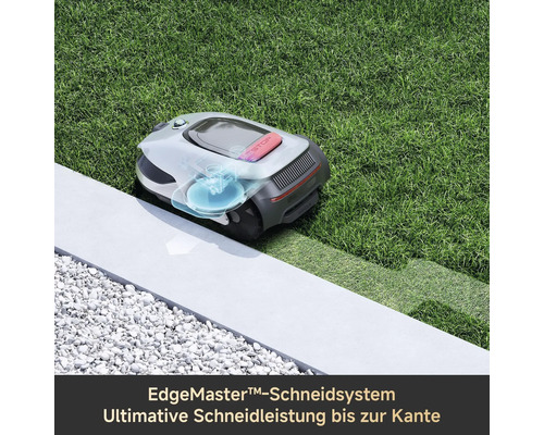 Rasenmähroboter auf Rasen neben einer Steinbegrenzung