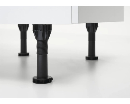 Höhenverstellbare Möbelfüße aus schwarzem Kunststoff.