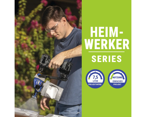 Ein Mann benutzt eine Farbspritzpistole der Heimwerker Serie für ein Projekt.