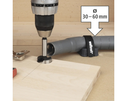 Forstnerbohrer im Einsatz mit Staubabsaugung von Wolfcraft