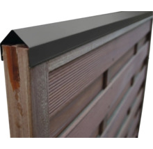 Detailansicht eines Zauns mit Abschlussprofil aus Metall