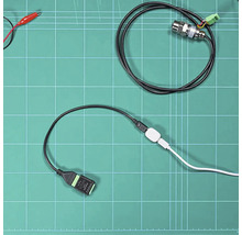 Elektronische Sensoren und Anschlusskabel mit einem USB-Adapter und verschiedenen Steckverbindungen.