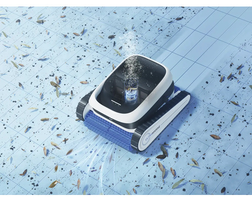 Poolreinigungsroboter bei der Arbeit im Schwimmbecken