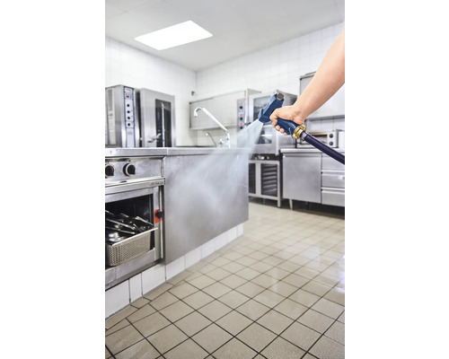 Reinigung einer Großküche mit einem Hochdruckreiniger