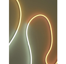 Flexibler LED-Streifen mit Neon-Effekt in Wellenform angeordnet.