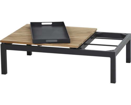 Garten-Couchtisch mit schwarzem Metallgestell, Tischplatte aus Holzlamellen und schwarzem Tablett.