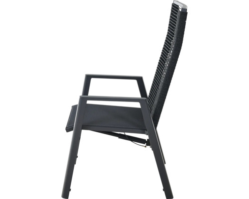 Anthrazitfarbener verstellbarer Gartenstuhl mit Armlehnen, Metallgestell, Sitzfläche aus Textilgewebe und Rückenlehne aus Seilgeflecht.