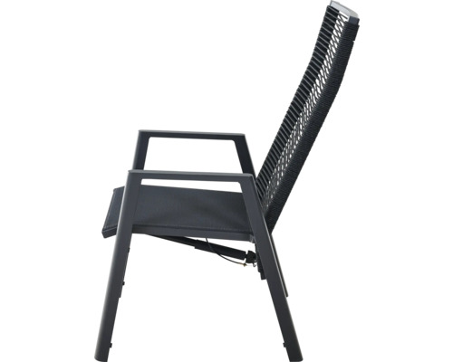 Anthrazitfarbener Gartenstuhl mit Armlehnen, Aluminiumgestell, Sitzfläche aus Textilgewebe und Rückenlehne aus Seilgeflecht.