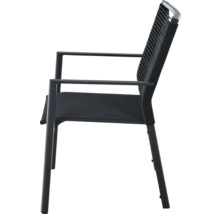 Gartensessel mit Armlehnen, Sitzfläche aus Textilgewebe und Rückenlehne aus Seilgeflecht.