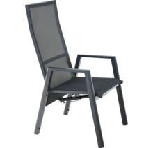 Gartenstuhl mit hoher Rückenlehne, Armlehnen und Textilbespannung auf einem stabilen Metallrahmen.