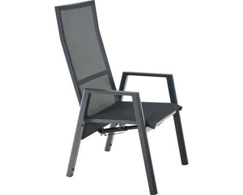 Gartenstuhl mit hoher Rückenlehne, Armlehnen und Textilbespannung auf einem stabilen Metallrahmen.