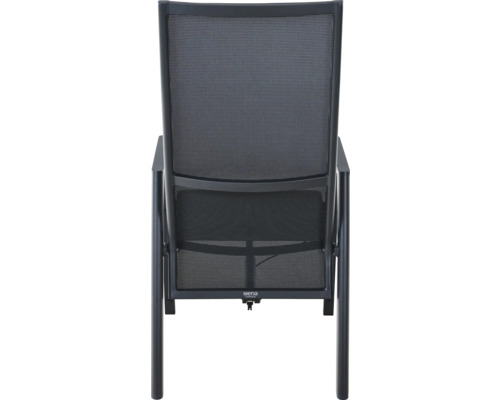 Rückansicht eines Siena Garden Gartenstuhls mit Armlehnen, schwarzer Netzrückenlehne und Metallgestell.