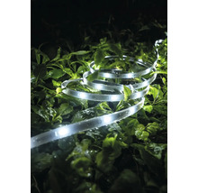 LED-Lichtschlauch auf Grünpflanzen