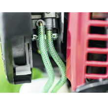 Detailansicht des Motors mit Kraftstoffschläuchen