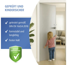 Kindersicherung an einer Tür mit Kind