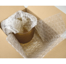 Verpackter Pflanztopf aus Kunststoff im Karton