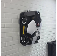 An der Wand montierter Mähroboter.