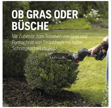 Akkubetriebene Strauchschere beim Trimmen eines Strauchs im Garten.