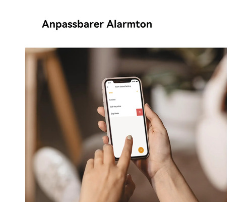 Eine Person hält ein Smartphone, das eine Alarmton-Einstellungsseite anzeigt.