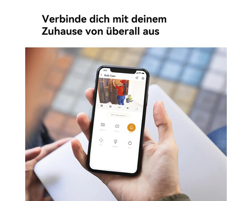 Ein Smartphone zeigt die Ansicht einer Überwachungskamera.