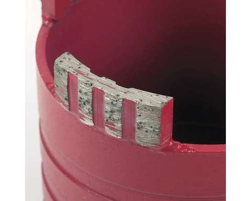 Detailaufnahme einer Bohrkrone mit Diamantsegmenten für Bohrmaschinen