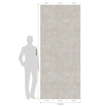 Wandpaneel in Steinoptik aus drei Lamellen. Höhe 2600 Millimeter, Breite 1125 Millimeter. Mit menschlicher Silhouette als Größenvergleich.